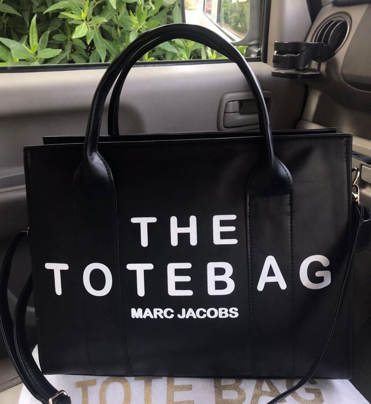 The tote black